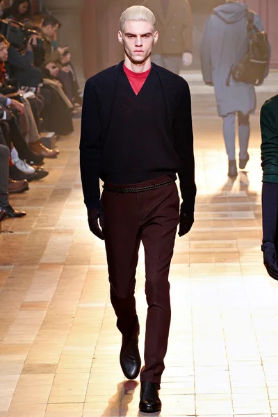 Look 30